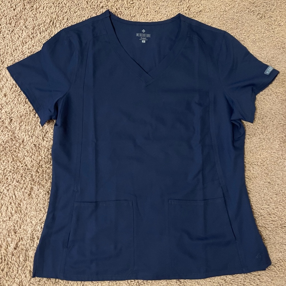 MEDCOUTURE SCRUB TOP